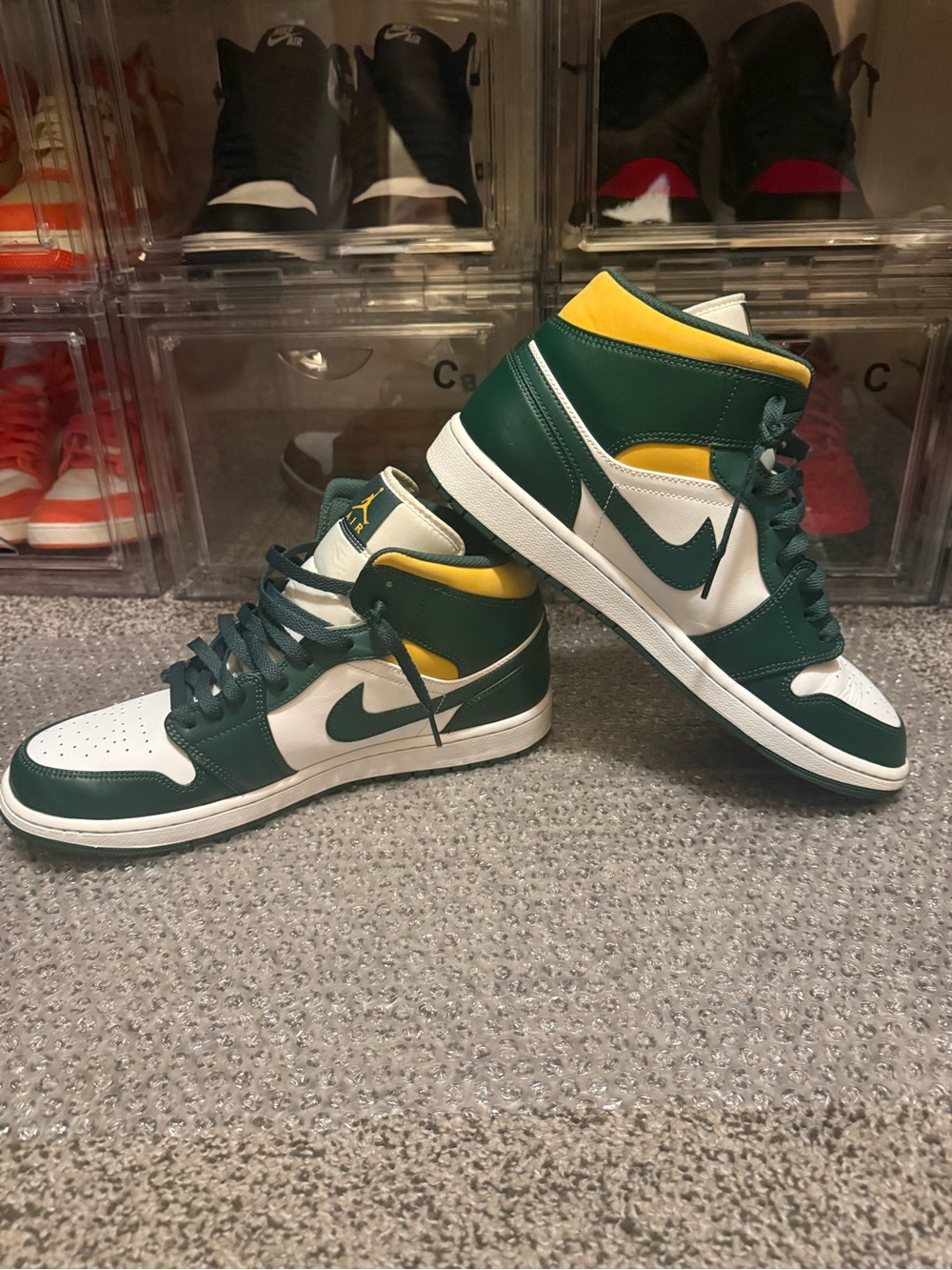 Jordan 1 Mid - Picture 2 of 7